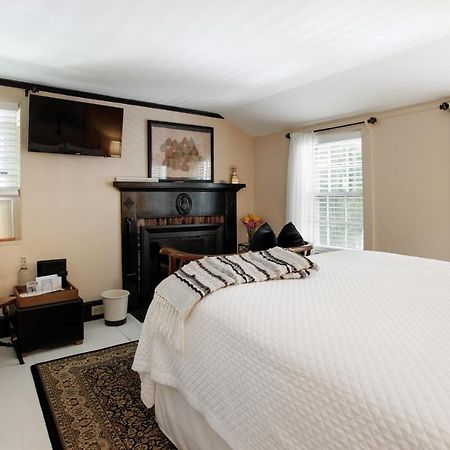 Inn On Main Yarmouth Port Екстериор снимка