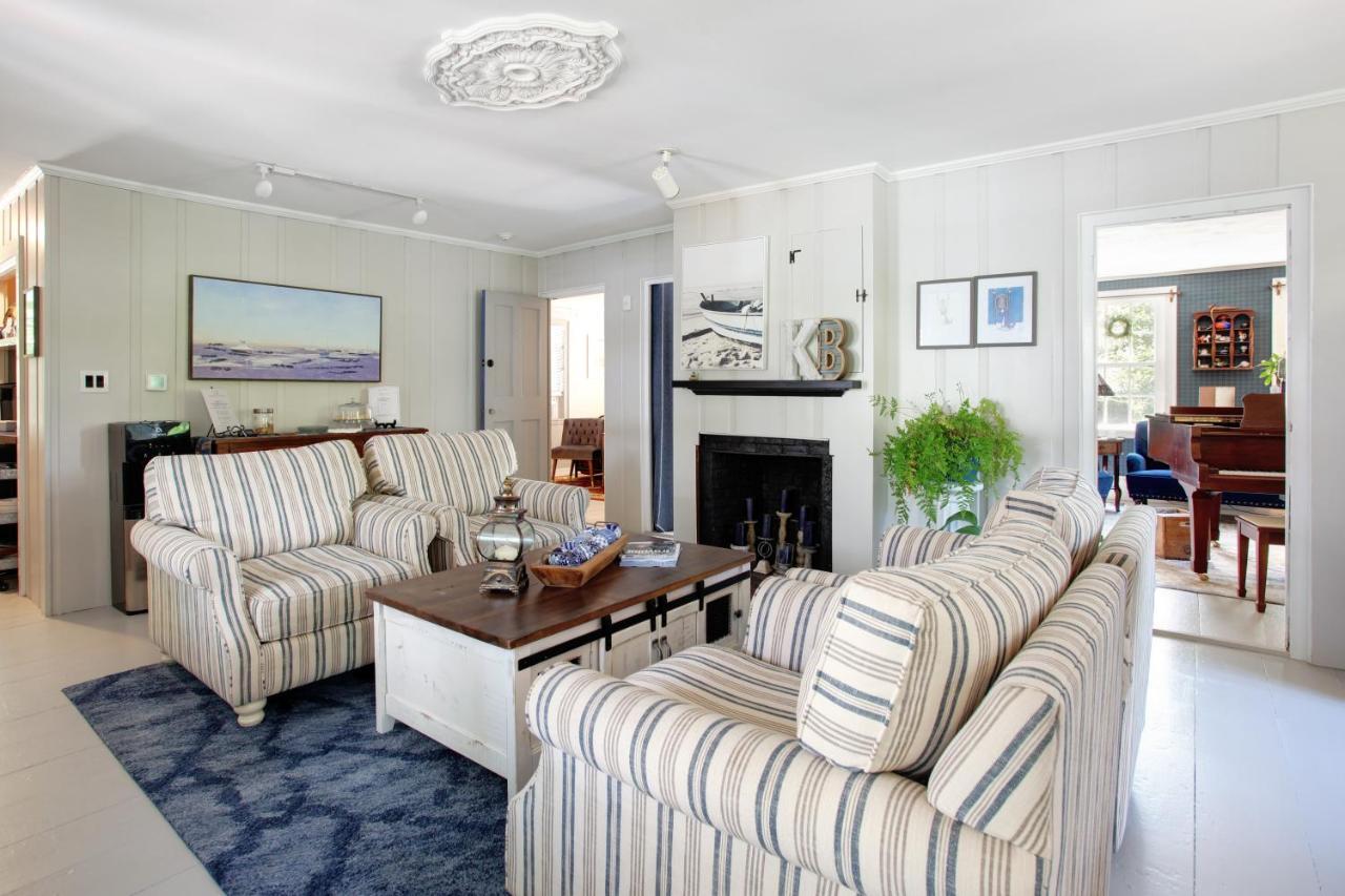 Inn On Main Yarmouth Port Екстериор снимка
