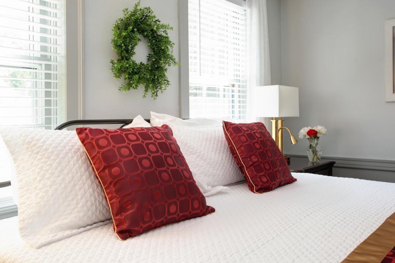 Inn On Main Yarmouth Port Екстериор снимка