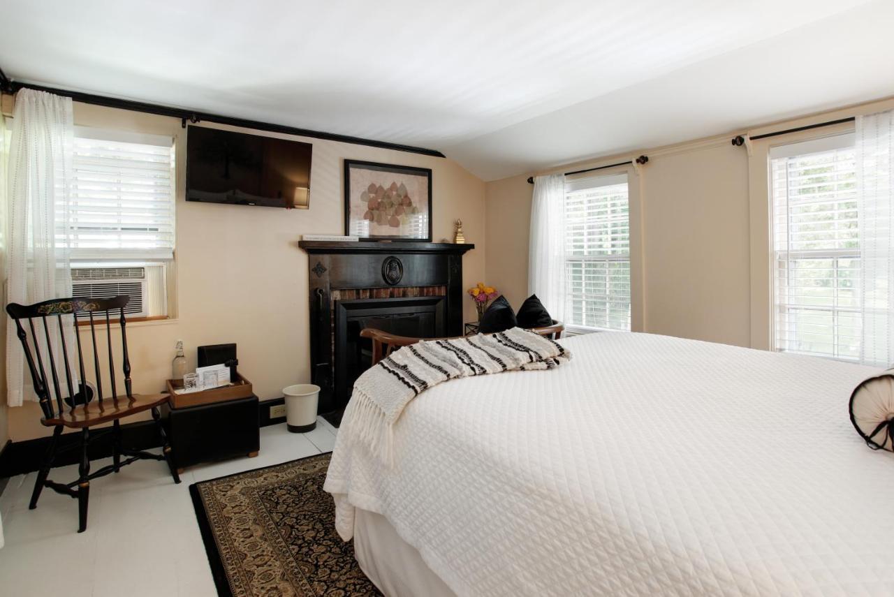 Inn On Main Yarmouth Port Екстериор снимка