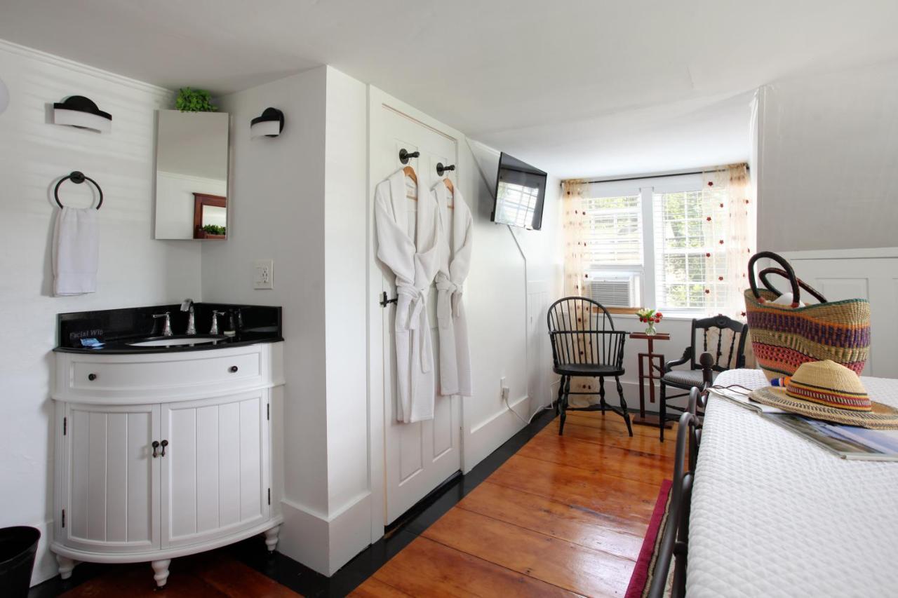 Inn On Main Yarmouth Port Екстериор снимка